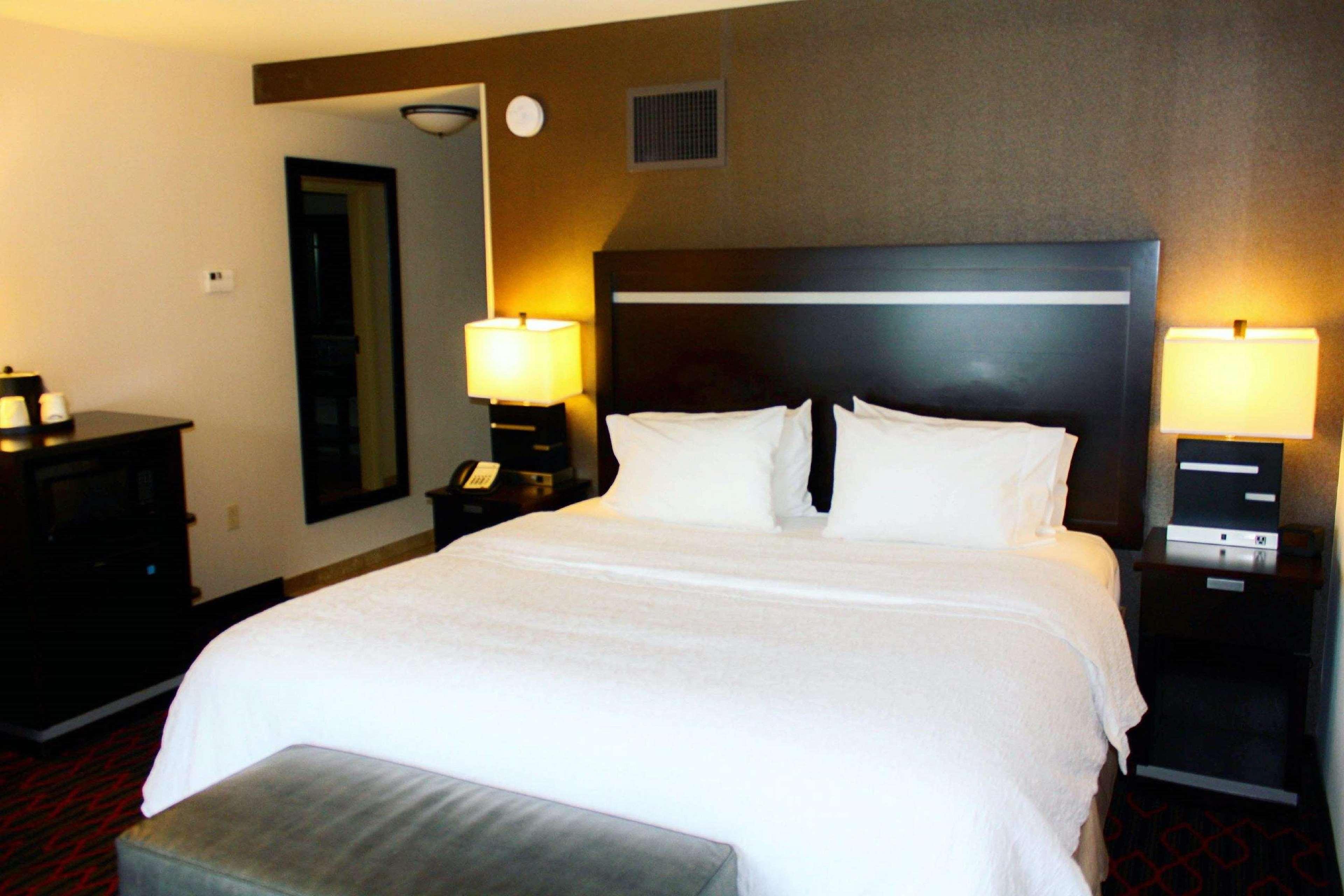 Hampton Inn Portland Downtown Waterfront Екстериор снимка