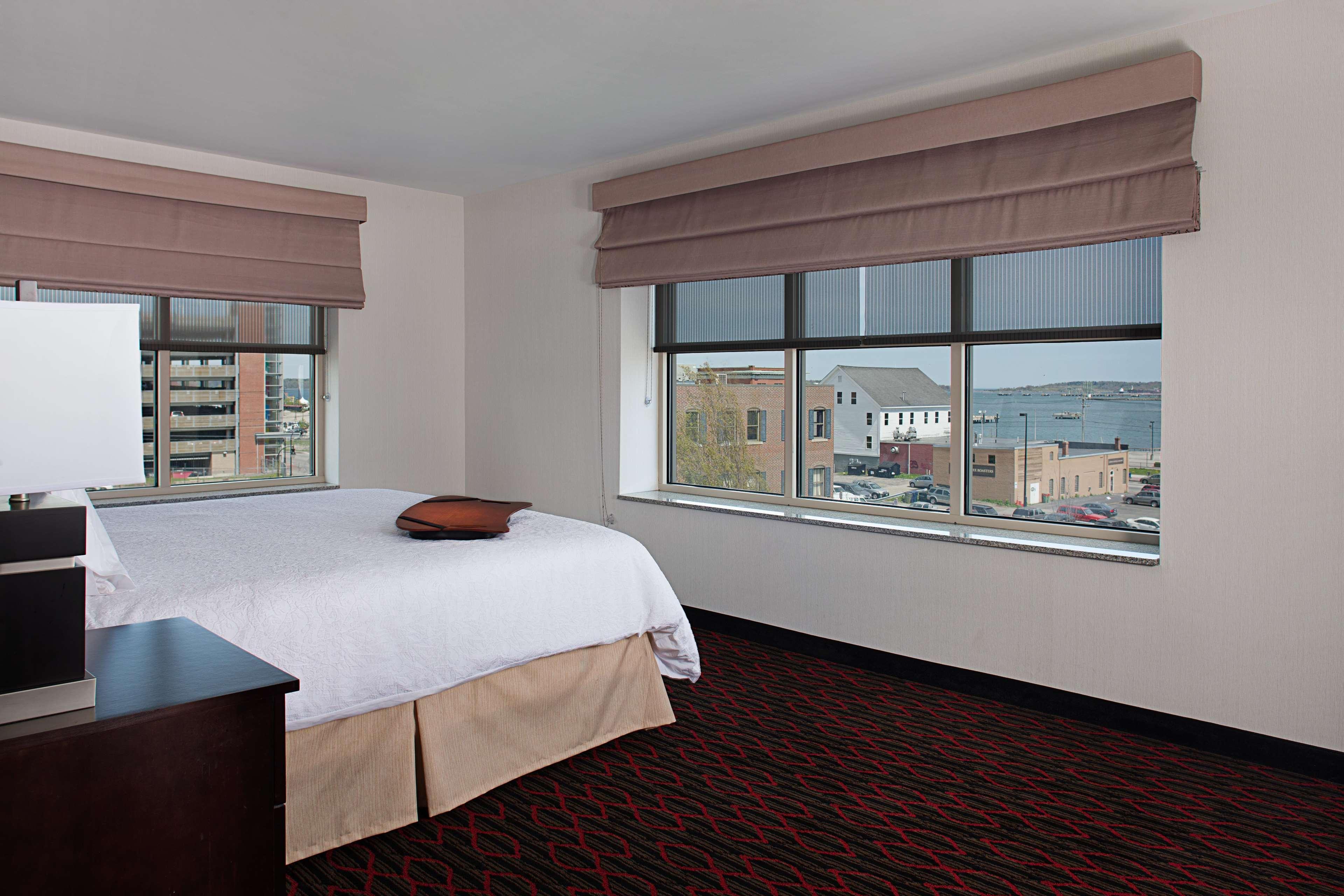 Hampton Inn Portland Downtown Waterfront Екстериор снимка