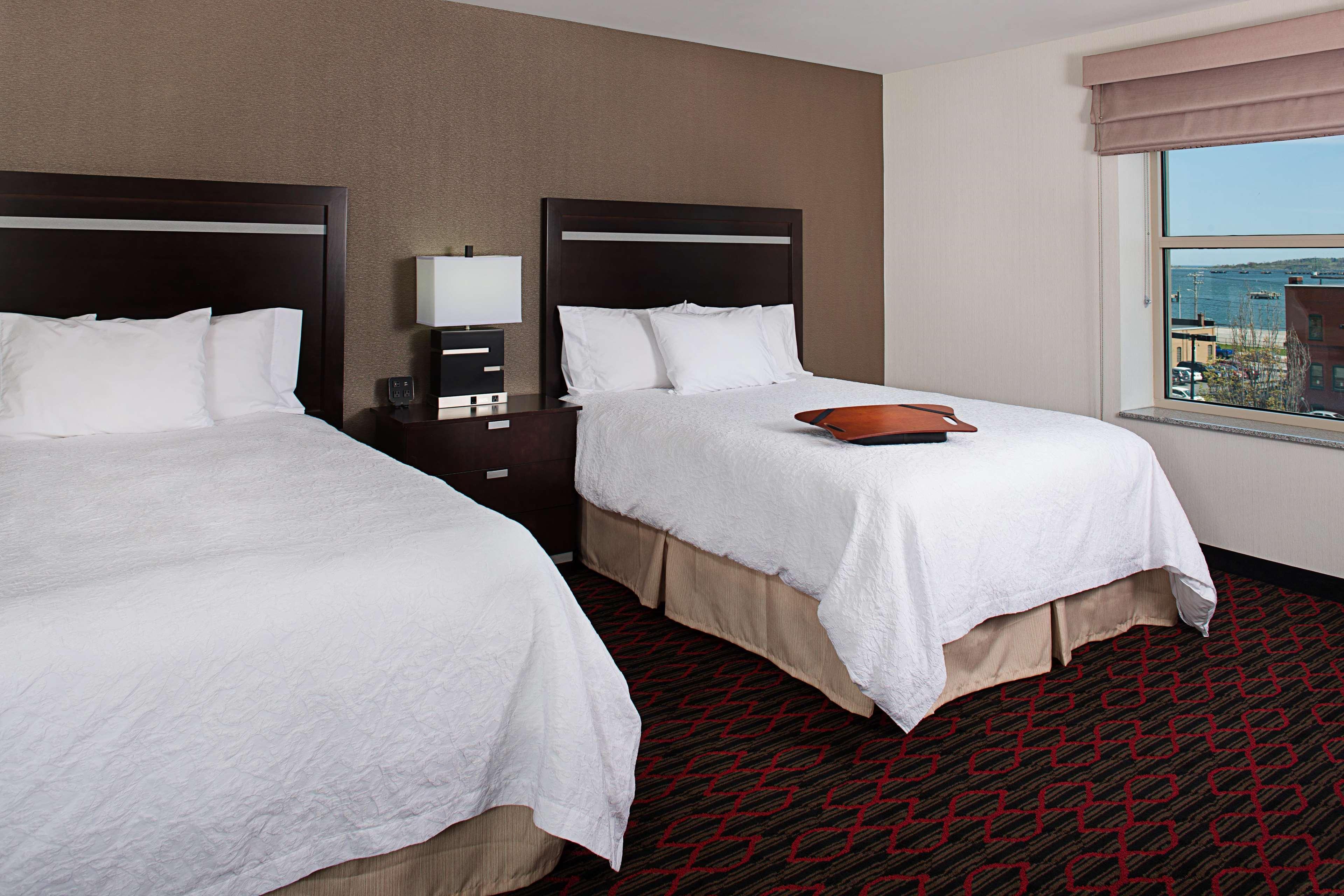Hampton Inn Portland Downtown Waterfront Екстериор снимка