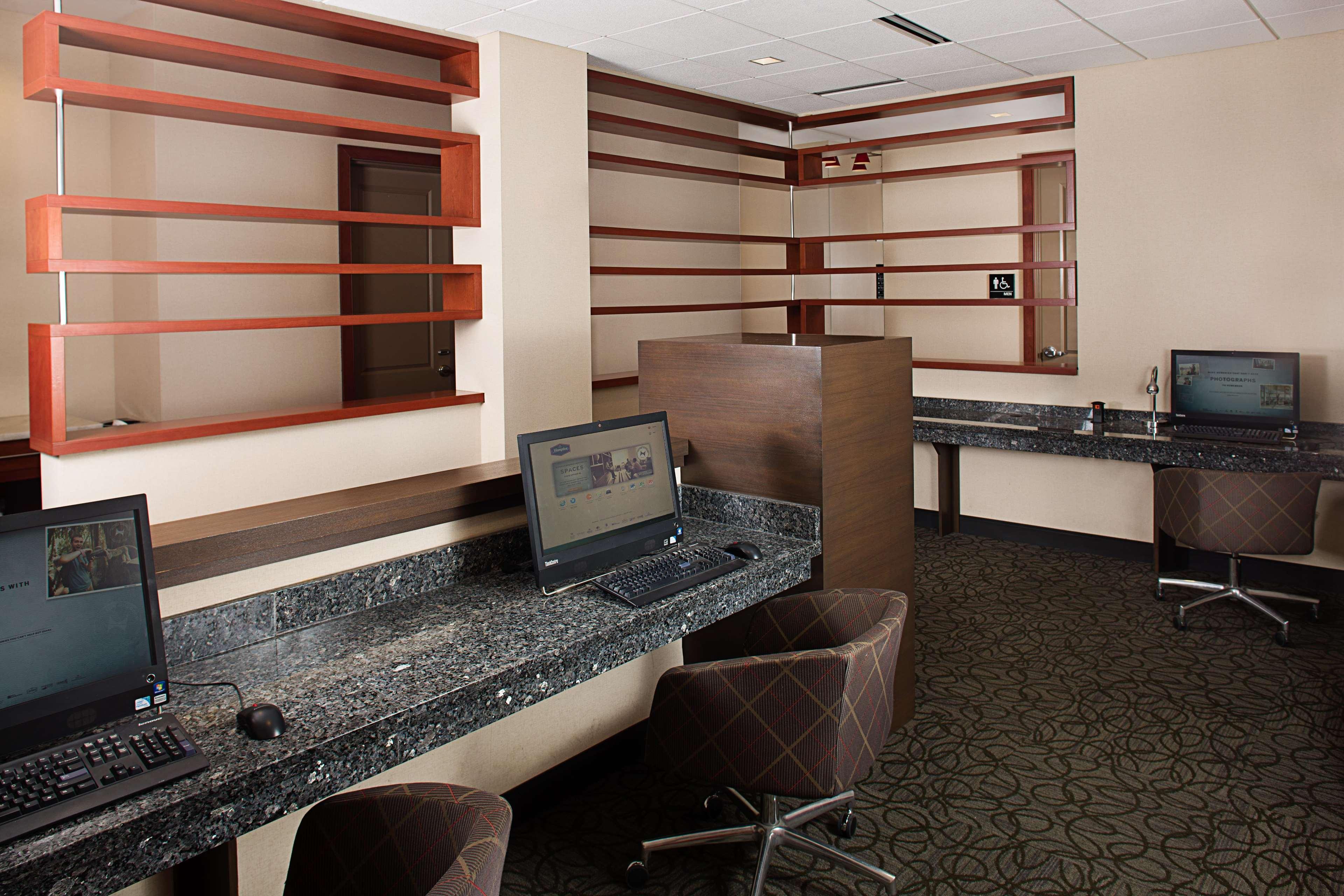 Hampton Inn Portland Downtown Waterfront Екстериор снимка