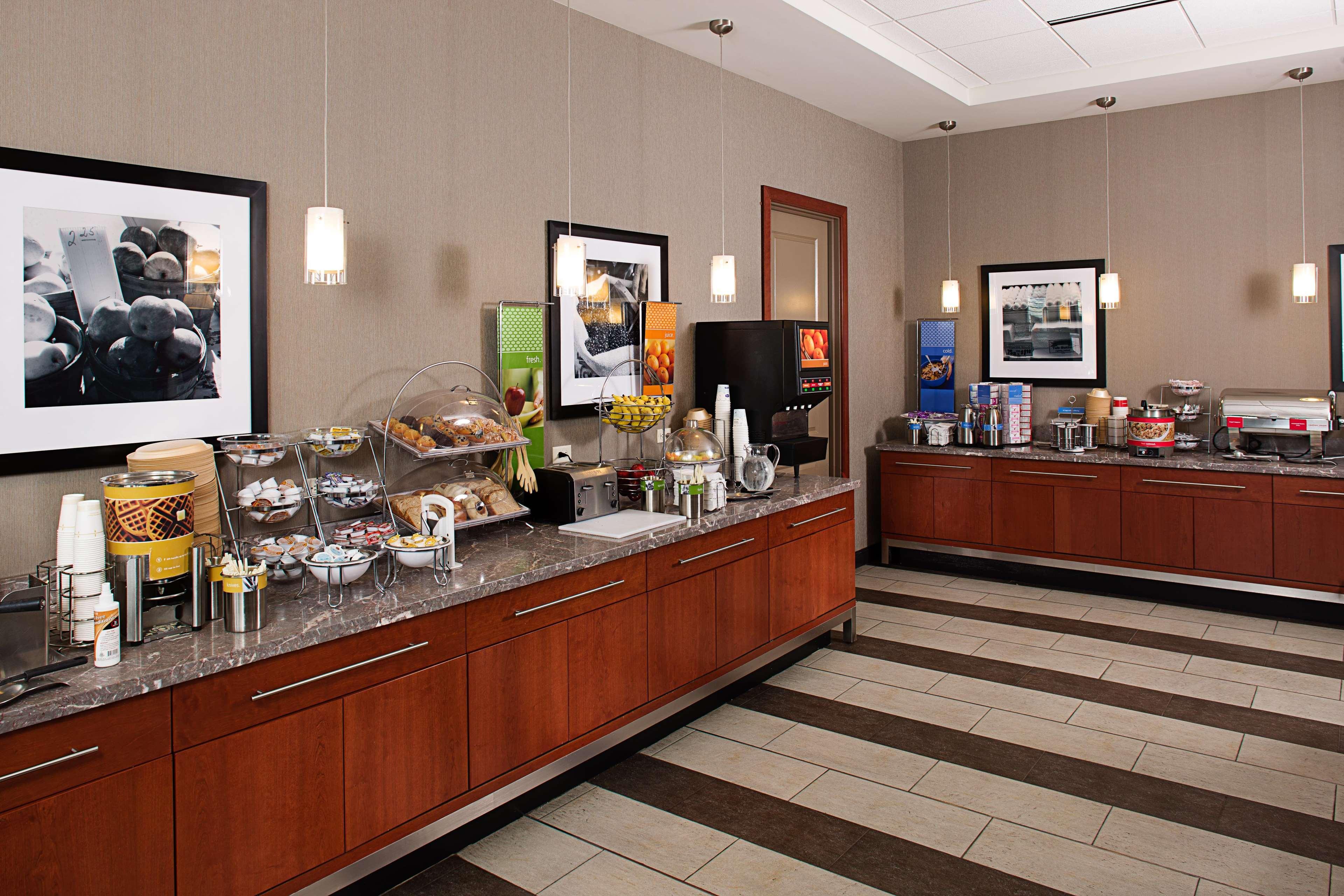 Hampton Inn Portland Downtown Waterfront Екстериор снимка