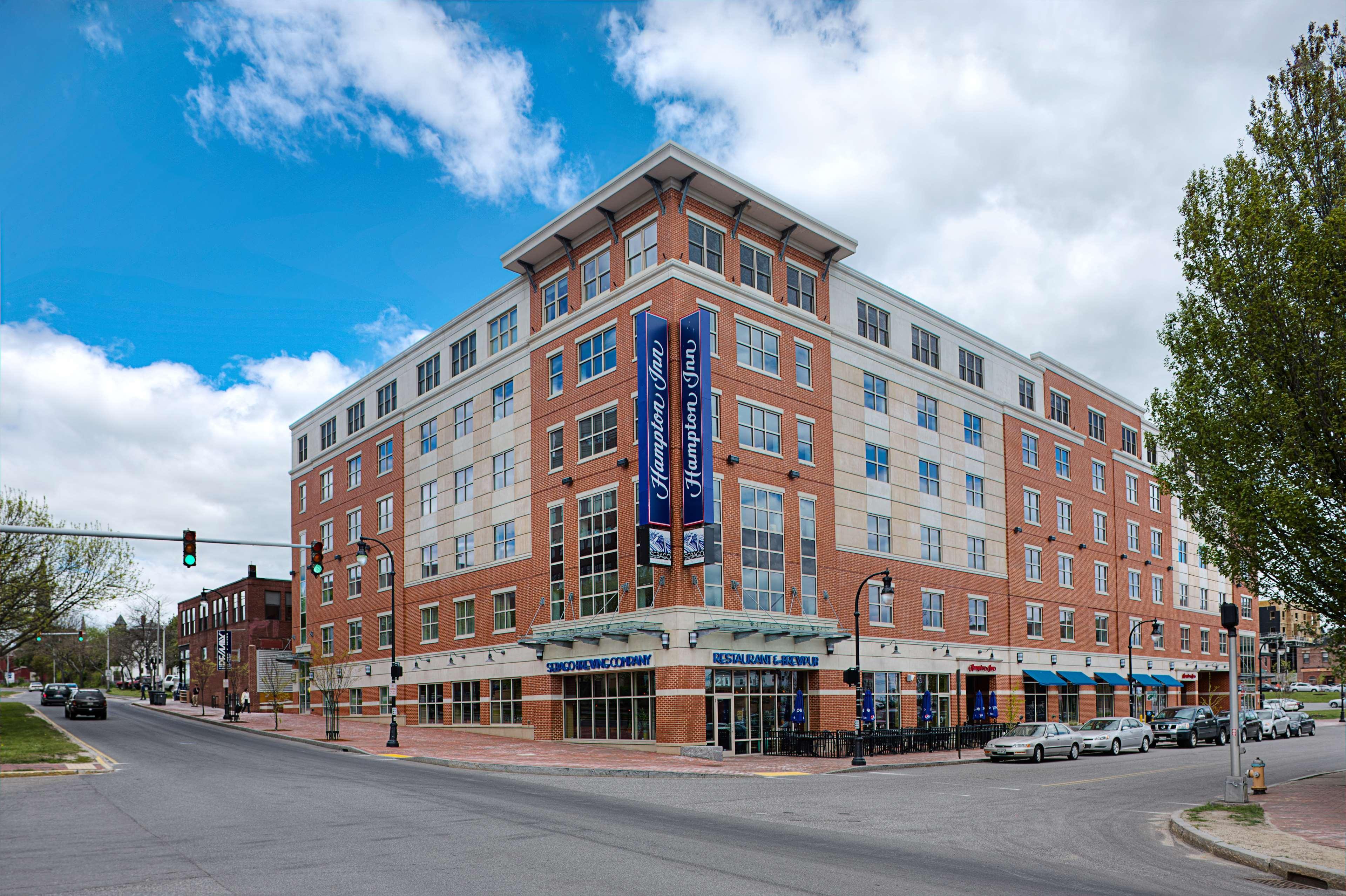 Hampton Inn Portland Downtown Waterfront Екстериор снимка