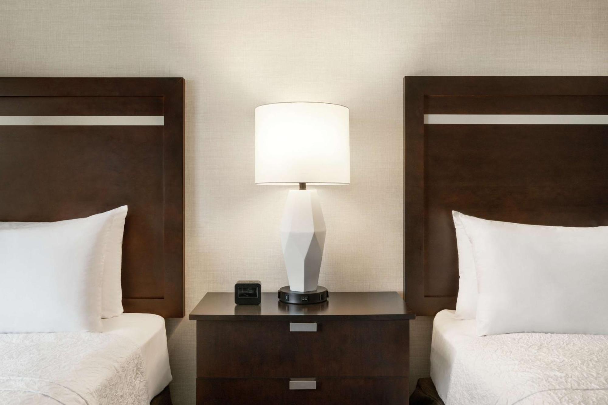 Hampton Inn Portland Downtown Waterfront Екстериор снимка
