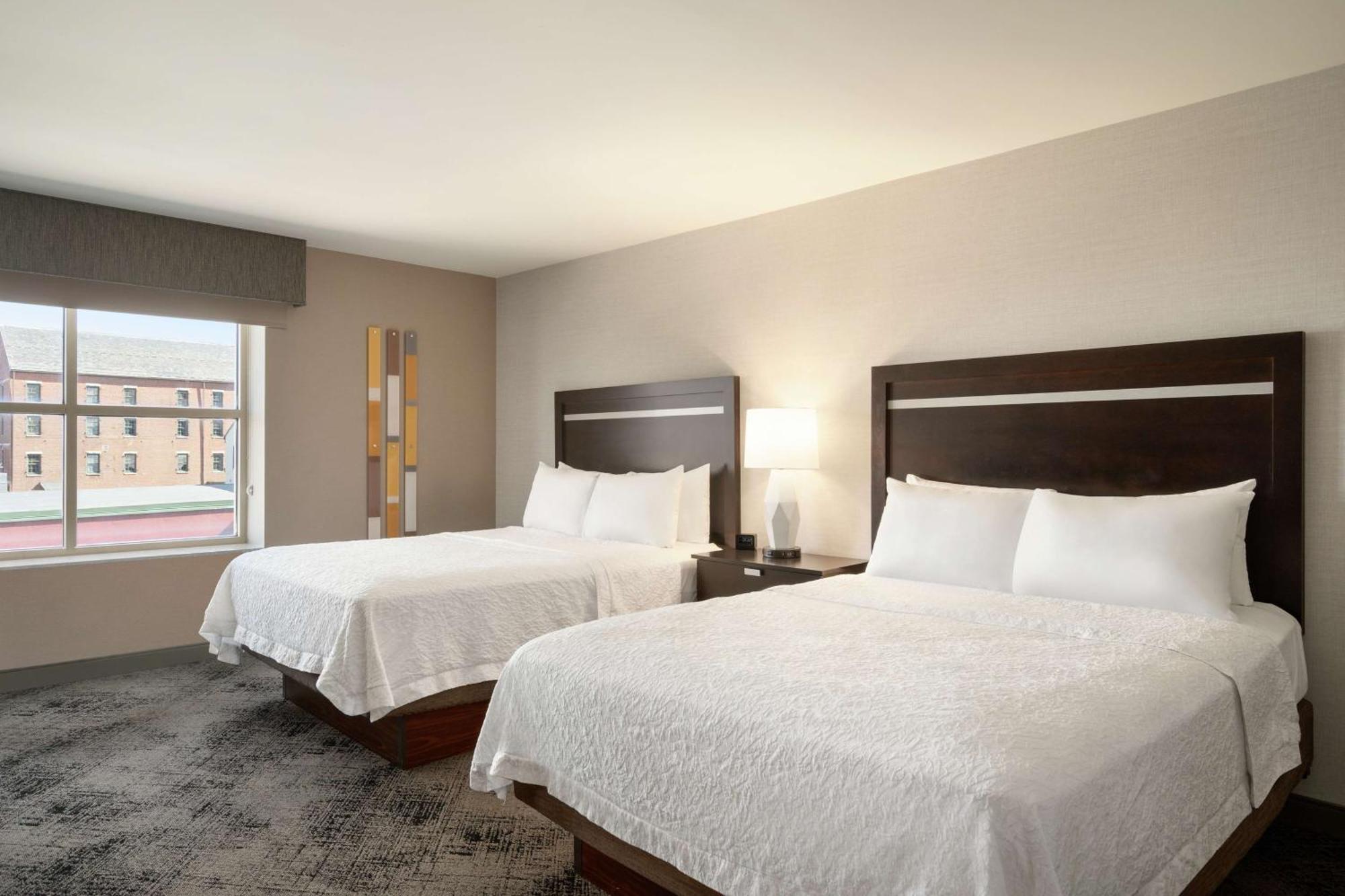 Hampton Inn Portland Downtown Waterfront Екстериор снимка