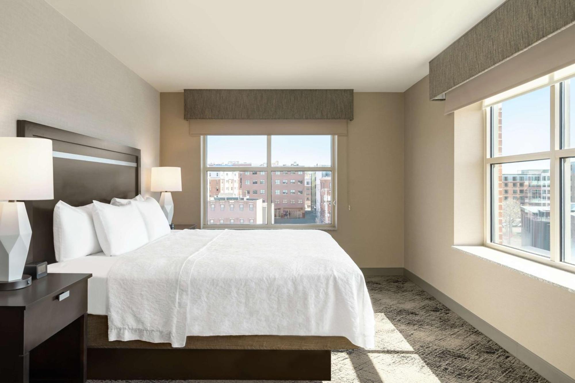 Hampton Inn Portland Downtown Waterfront Екстериор снимка