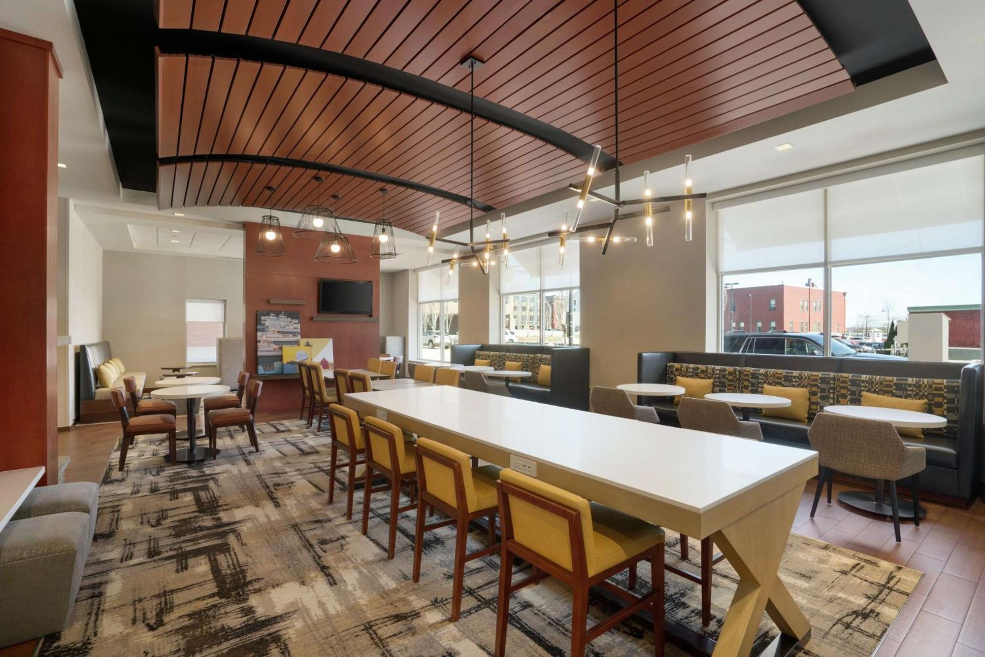 Hampton Inn Portland Downtown Waterfront Екстериор снимка