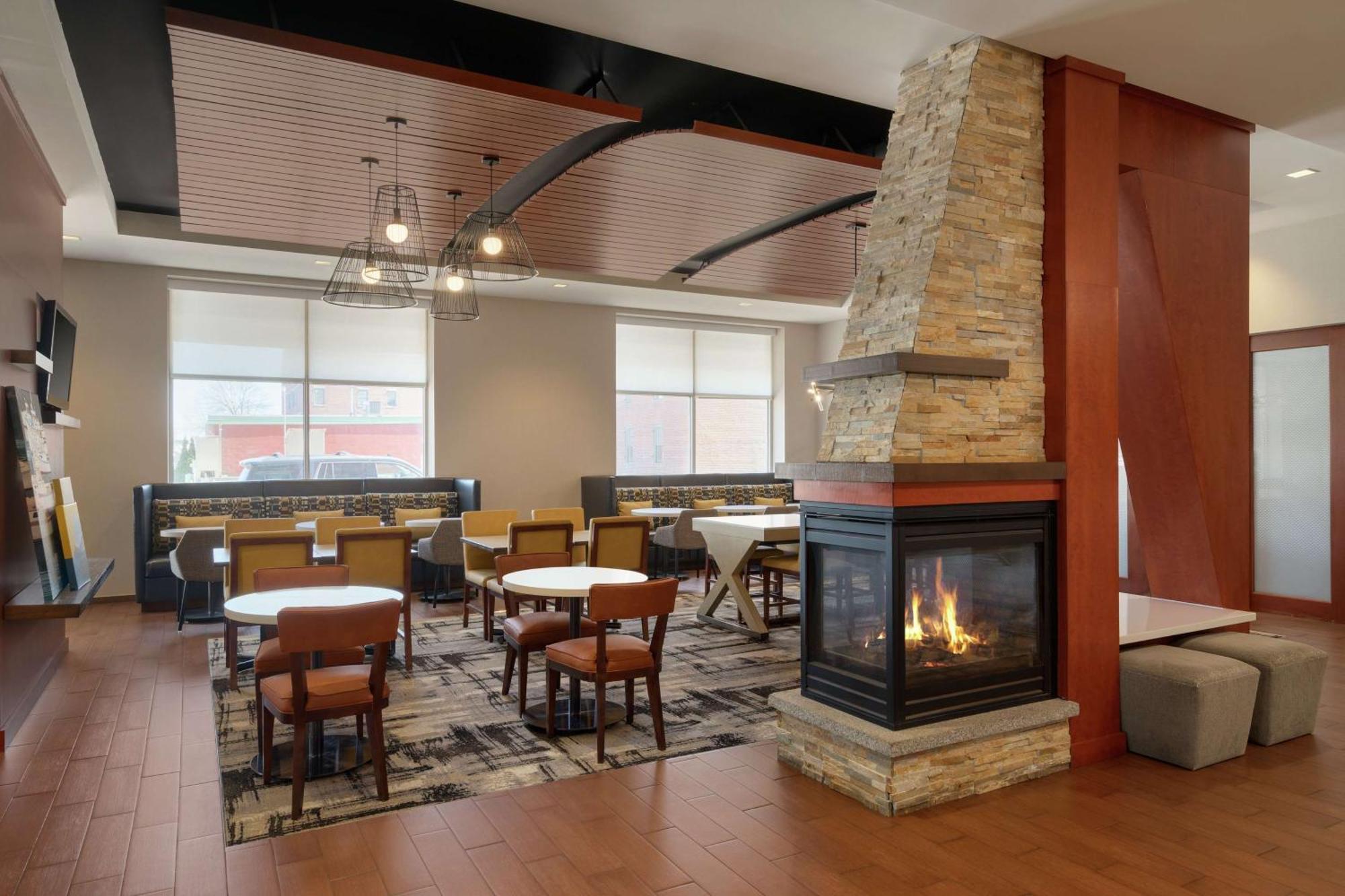 Hampton Inn Portland Downtown Waterfront Екстериор снимка