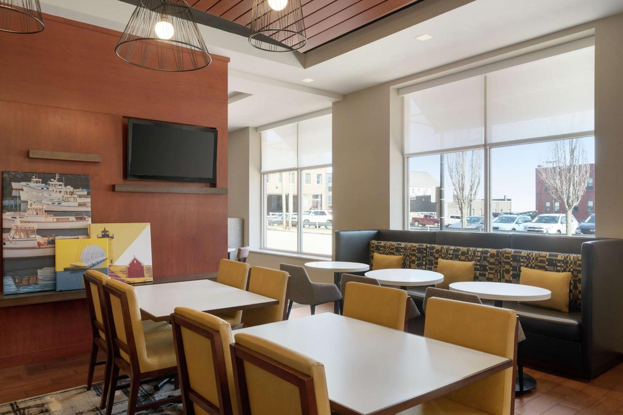 Hampton Inn Portland Downtown Waterfront Екстериор снимка