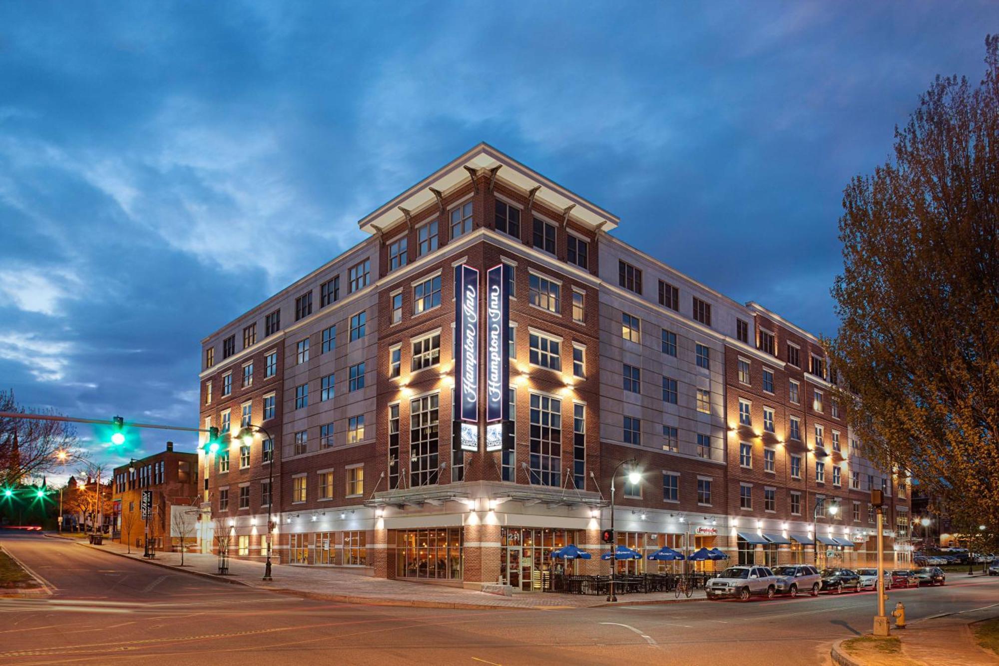 Hampton Inn Portland Downtown Waterfront Екстериор снимка