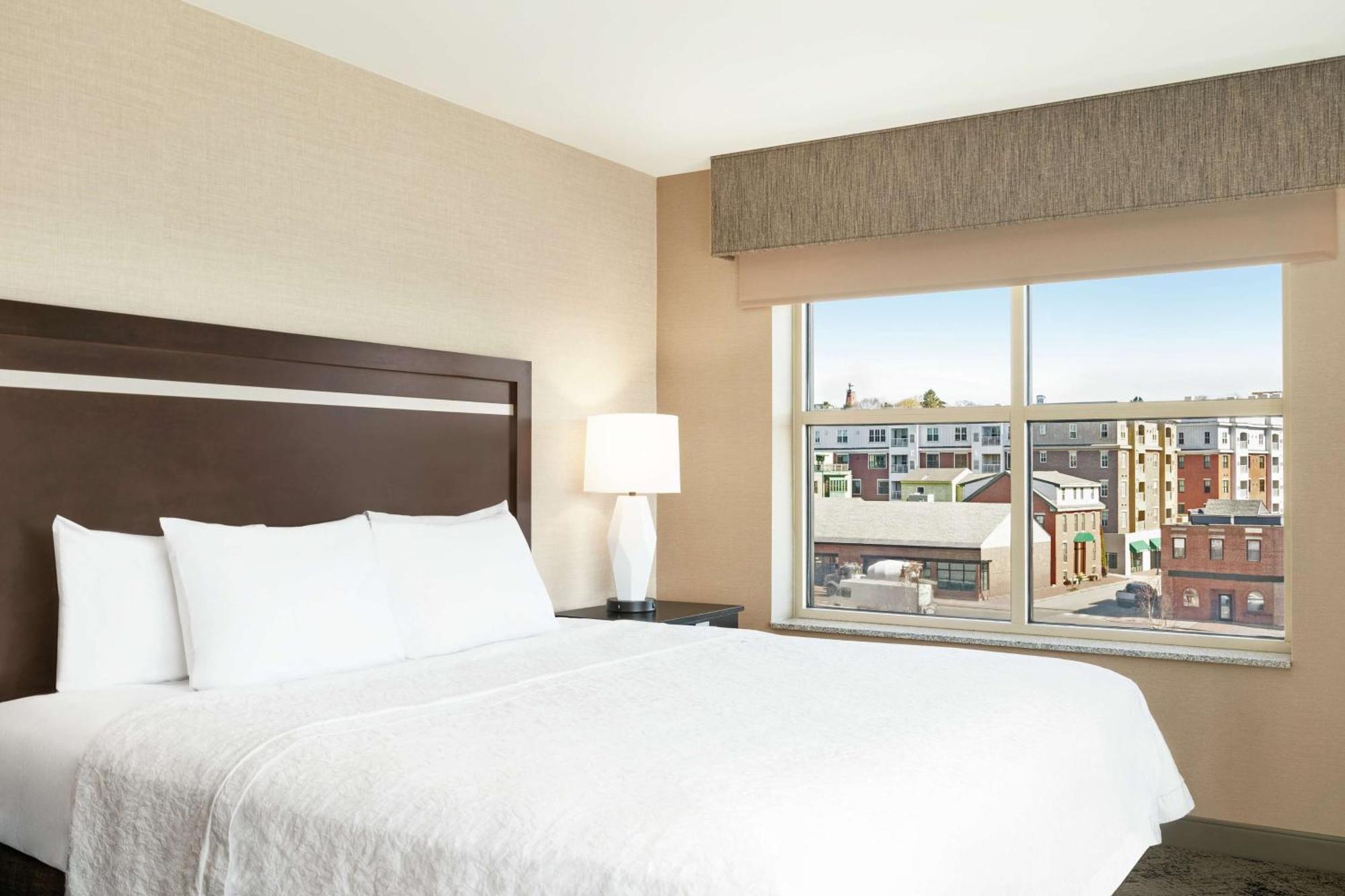 Hampton Inn Portland Downtown Waterfront Екстериор снимка