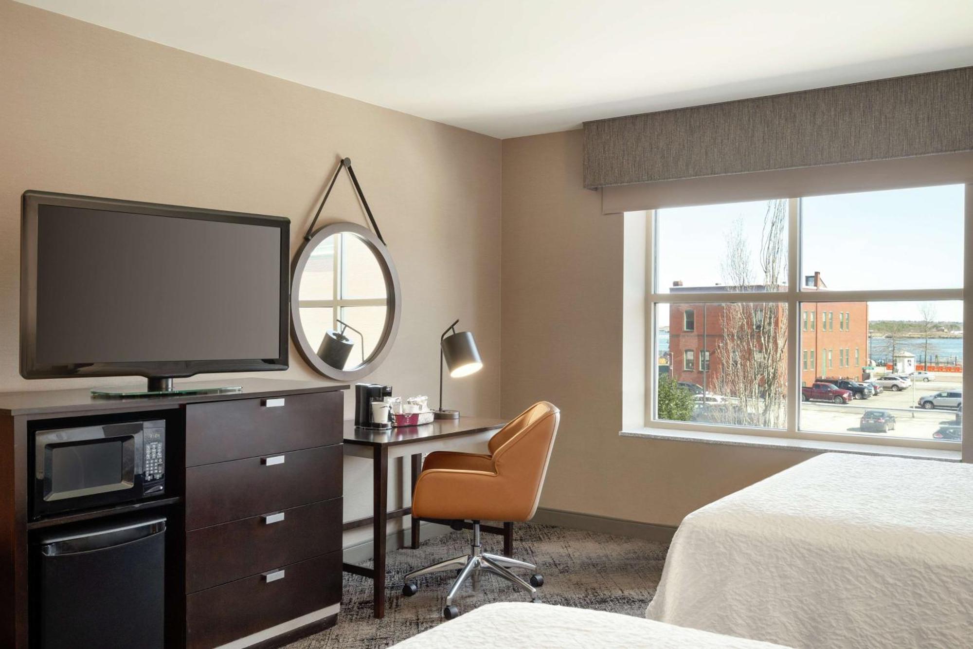 Hampton Inn Portland Downtown Waterfront Екстериор снимка
