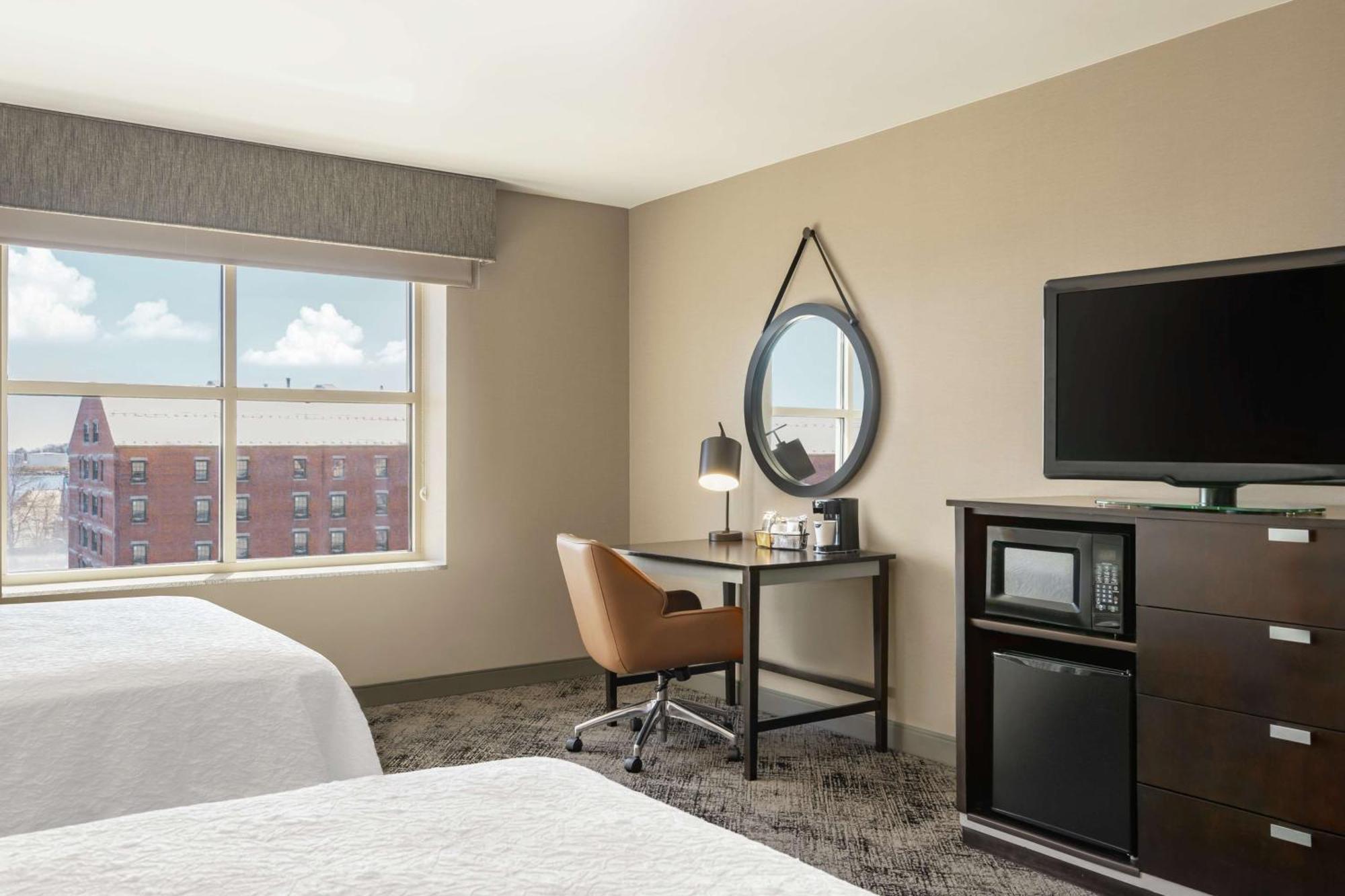 Hampton Inn Portland Downtown Waterfront Екстериор снимка