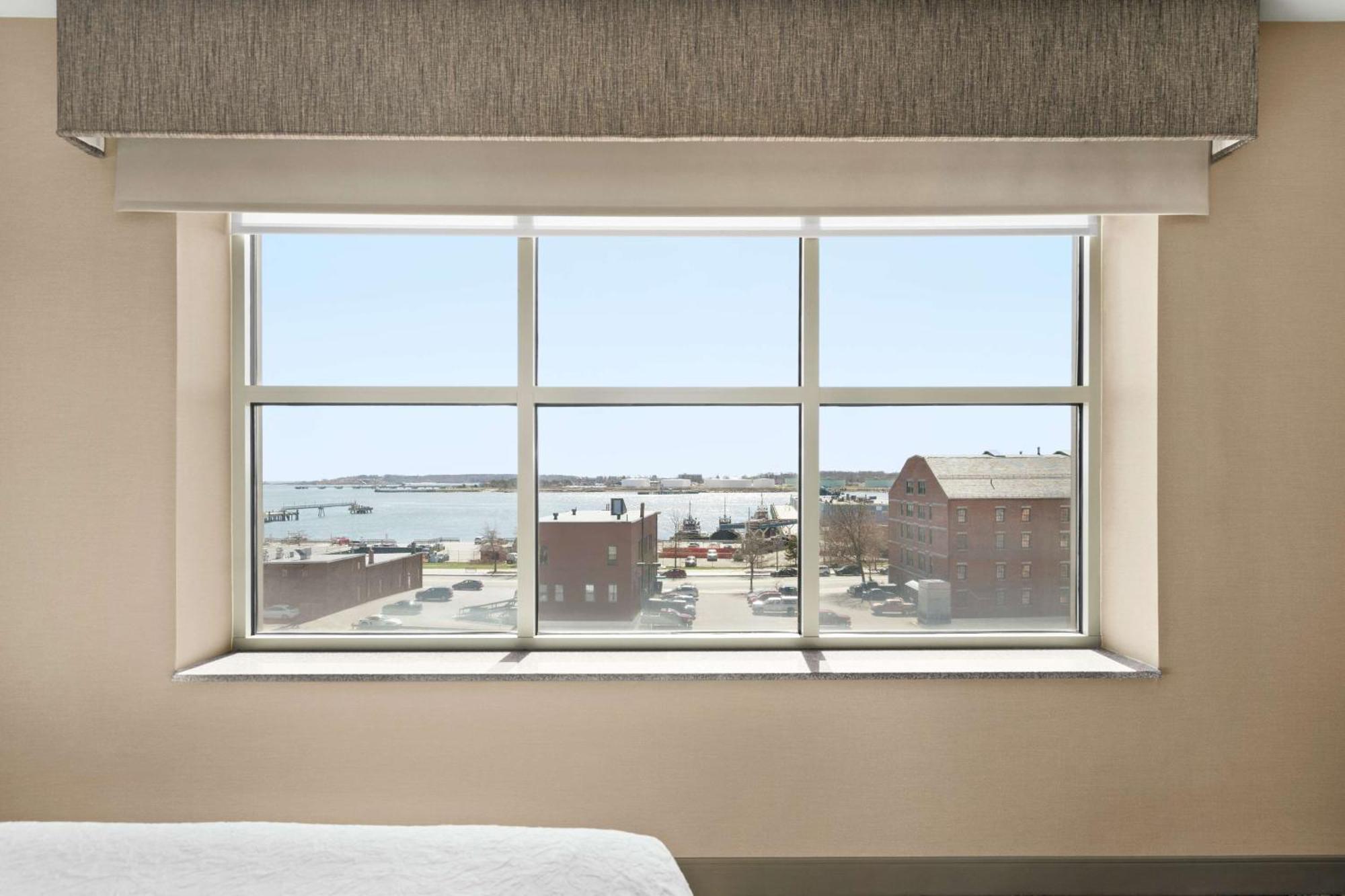 Hampton Inn Portland Downtown Waterfront Екстериор снимка
